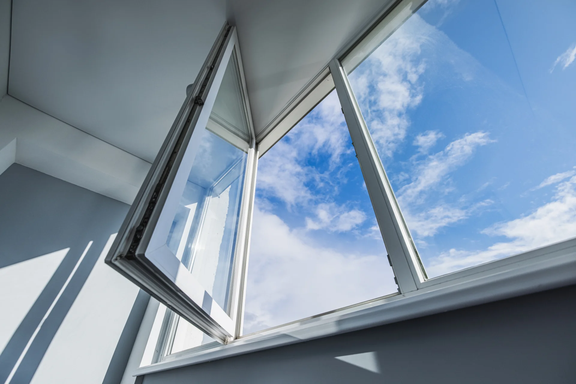 VLX 80 Casement Window in Tampa, FL | Lightwell Windows Tampa - detail 1